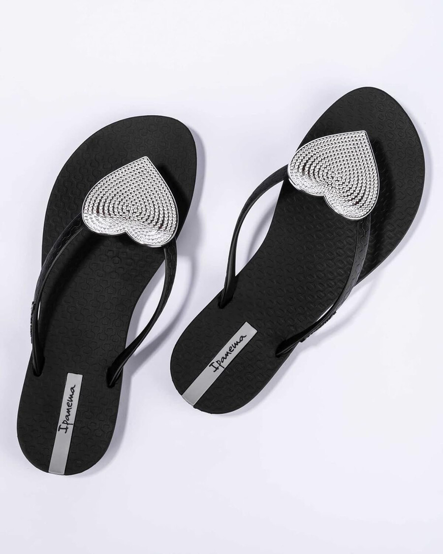 ipanema womens wave heart flip flop - comfortable stylish summer sandal with metallic heart embellishment anatomic footbed non-slip sole black and silver size 5 flip-flops