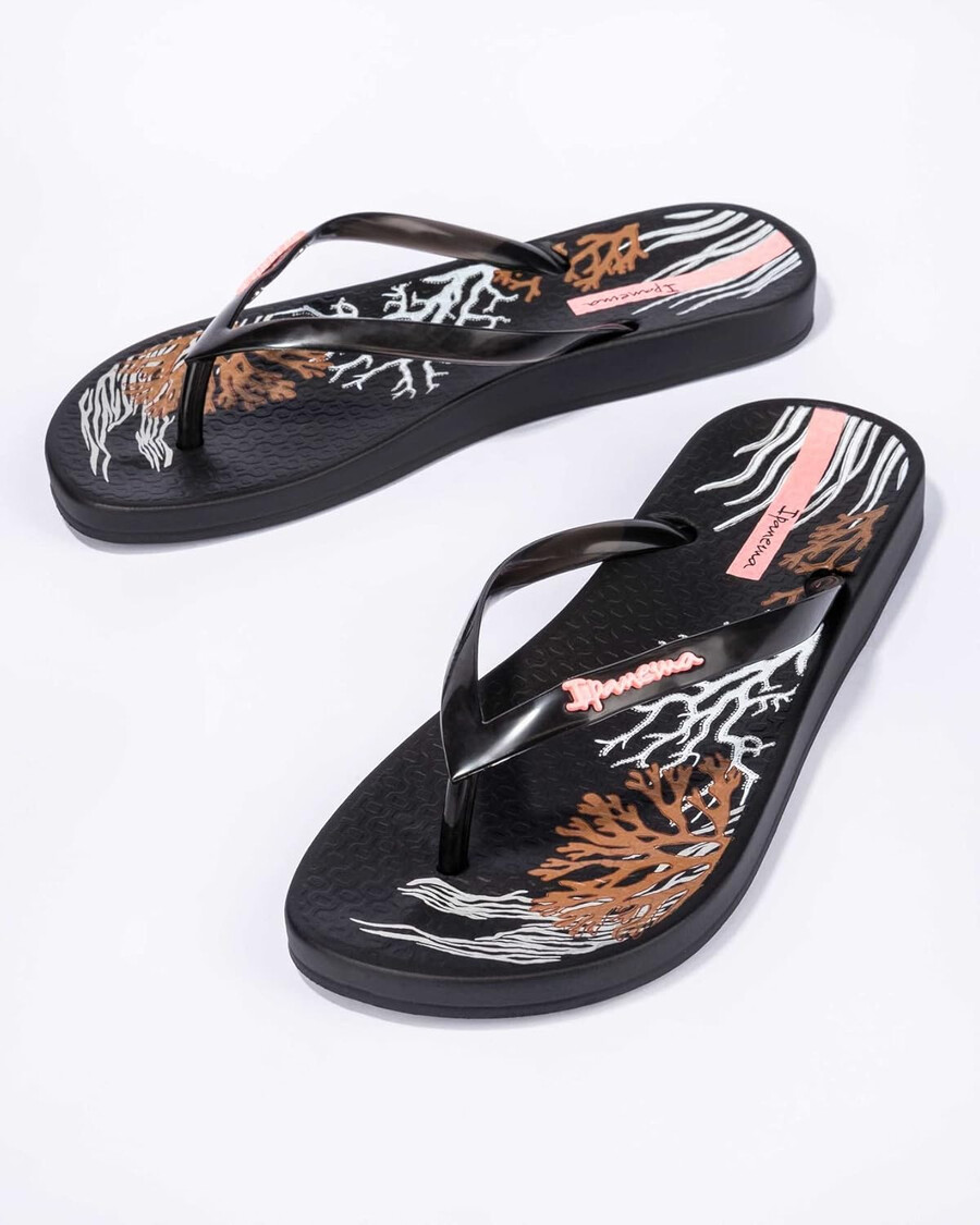 ipanema womens ana glossy flip flop - comfortable stylish summer sandal with anatomic footbed non-slip sole black and white size 11 flip-flops